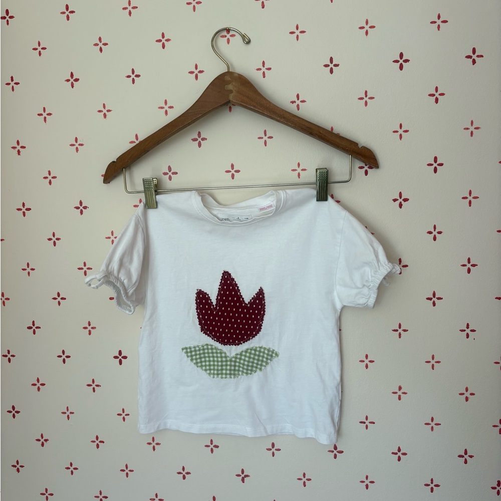 White Kids Tulip Appliqué Tee - Red & Green